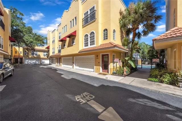 3321 Las Campos Place, TAMPA