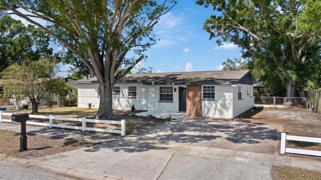 324 Country Club Drive, OLDSMAR