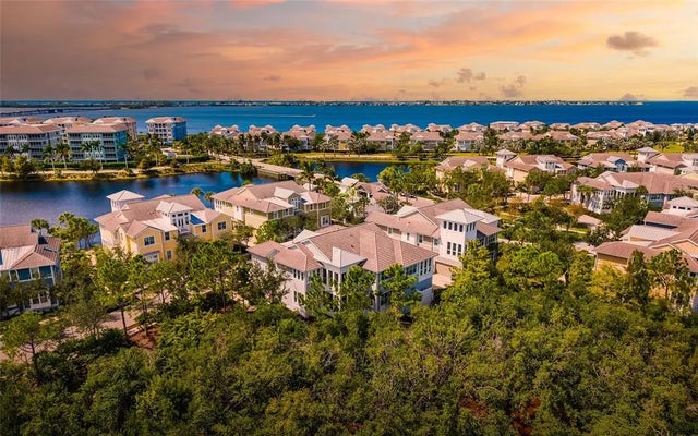 339 Sapphire Lake Drive 101, BRADENTON