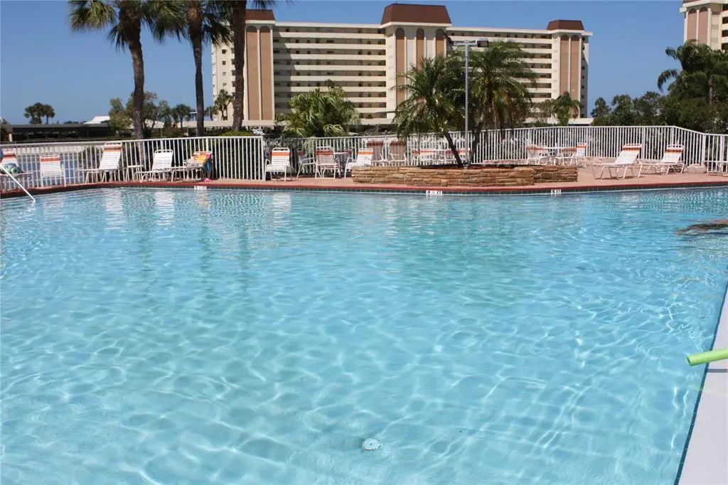 4725 Cove Circle 906, ST PETERSBURG