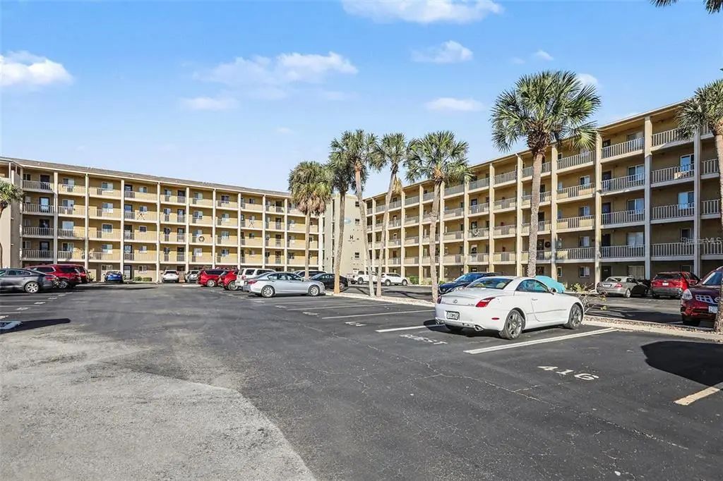3723 Lake Bayshore Drive H206, BRADENTON