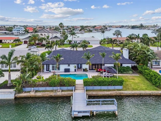 221 Howard Drive, BELLEAIR BEACH