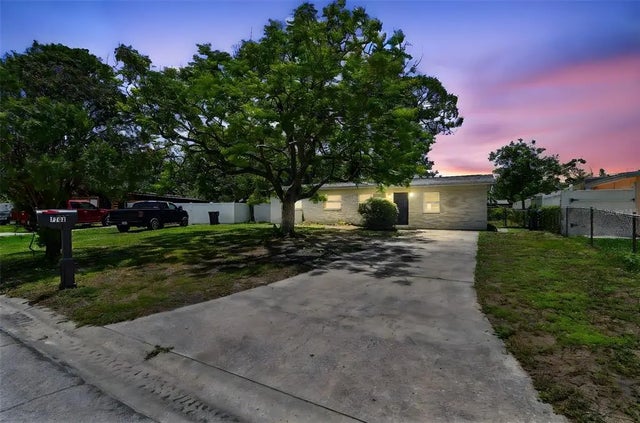 7704 Tanglewood Lane, TAMPA