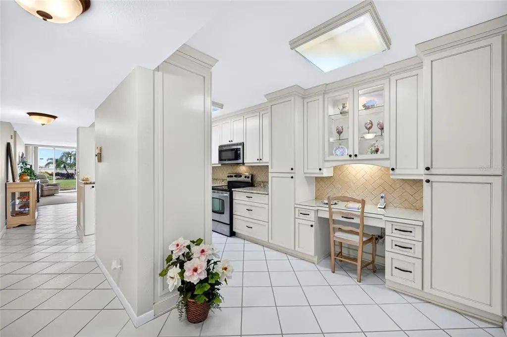 6021 Bahia Del Mar Circle 137, ST. PETERSBURG