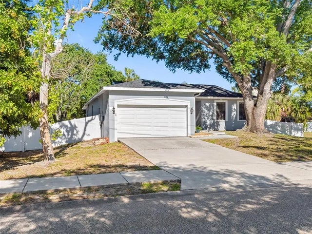 303 National Orange Avenue, OLDSMAR