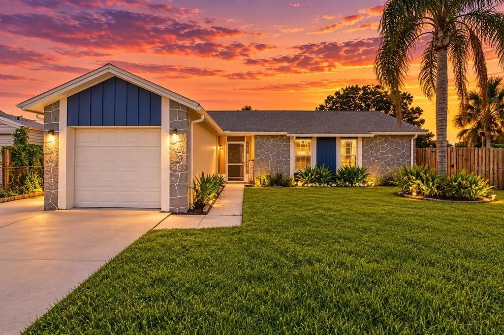 208 Flamingo Dr, APOLLO BEACH