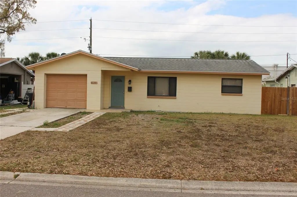 8120 7th Street N, ST PETERSBURG