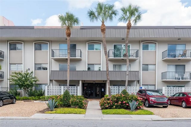 4607 W Fig Street 208, TAMPA