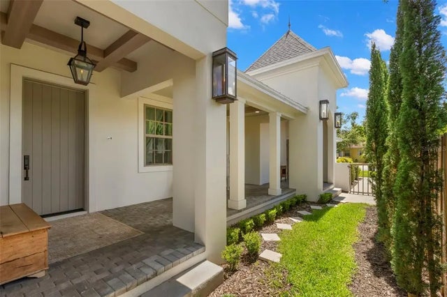 3721 Iris Street N, ST PETERSBURG