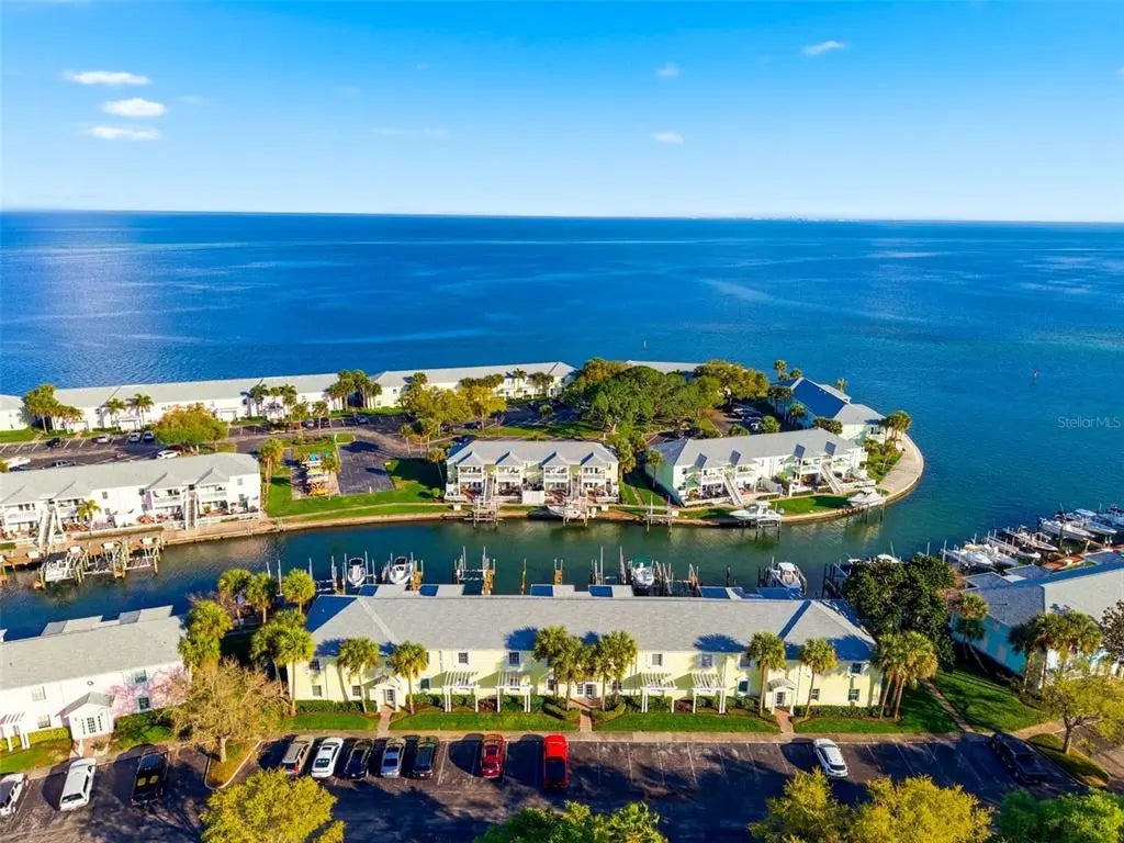 5174 Beach Drive Se D, ST PETERSBURG