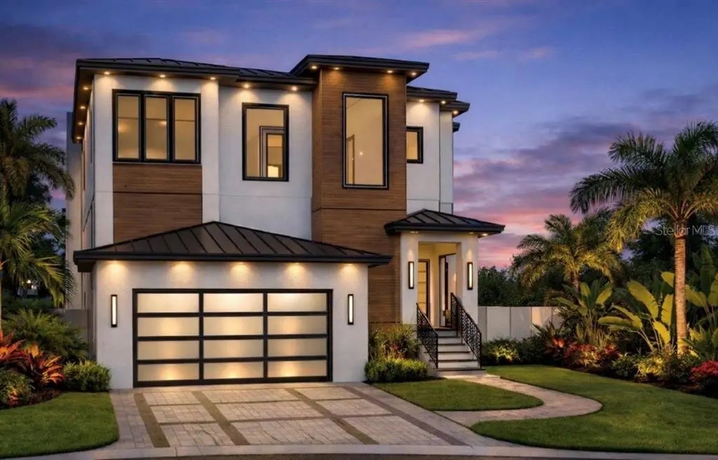 678 Geneva Place, TAMPA