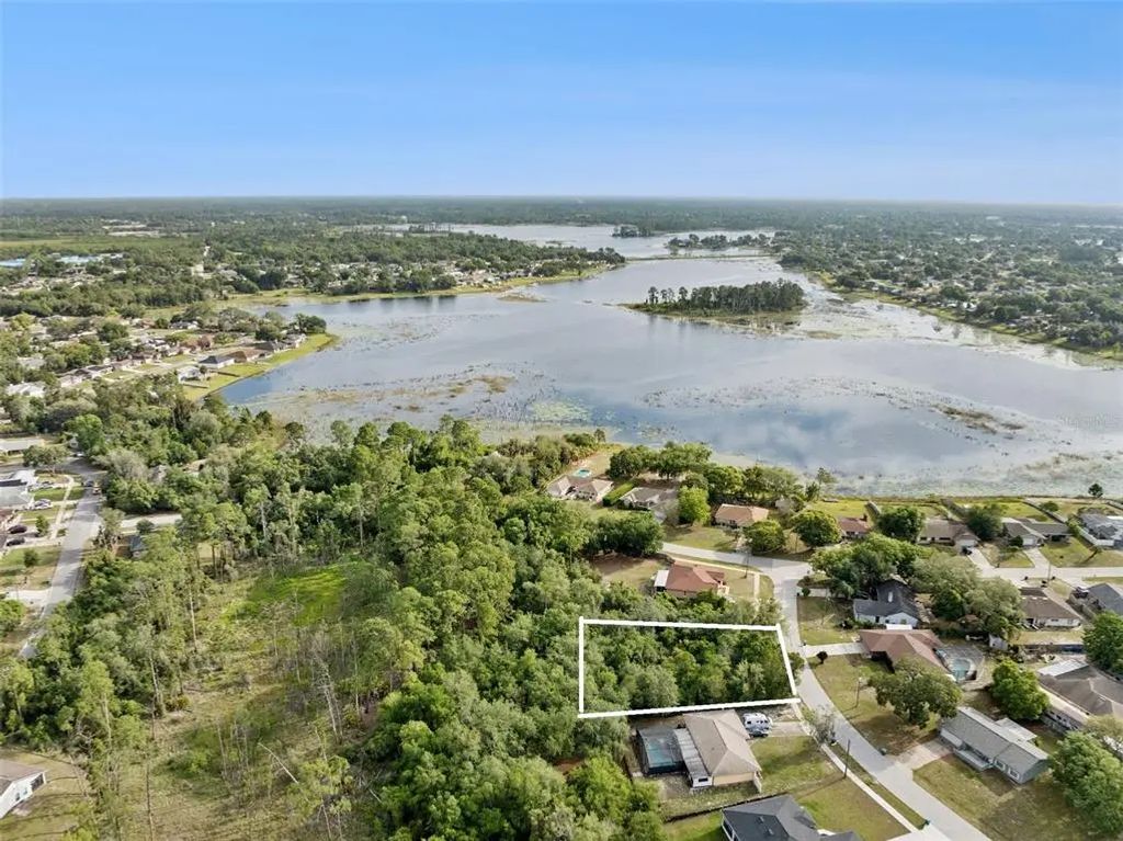 1672 Gregory Drive, DELTONA