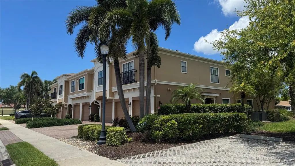 7338 Skybird Road 413, BRADENTON