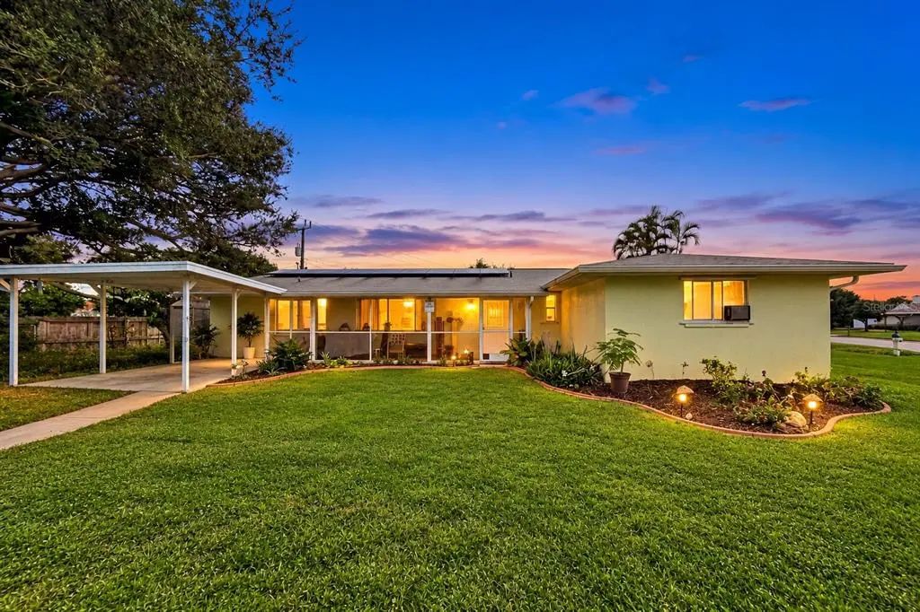 122 Algiers Drive, VENICE