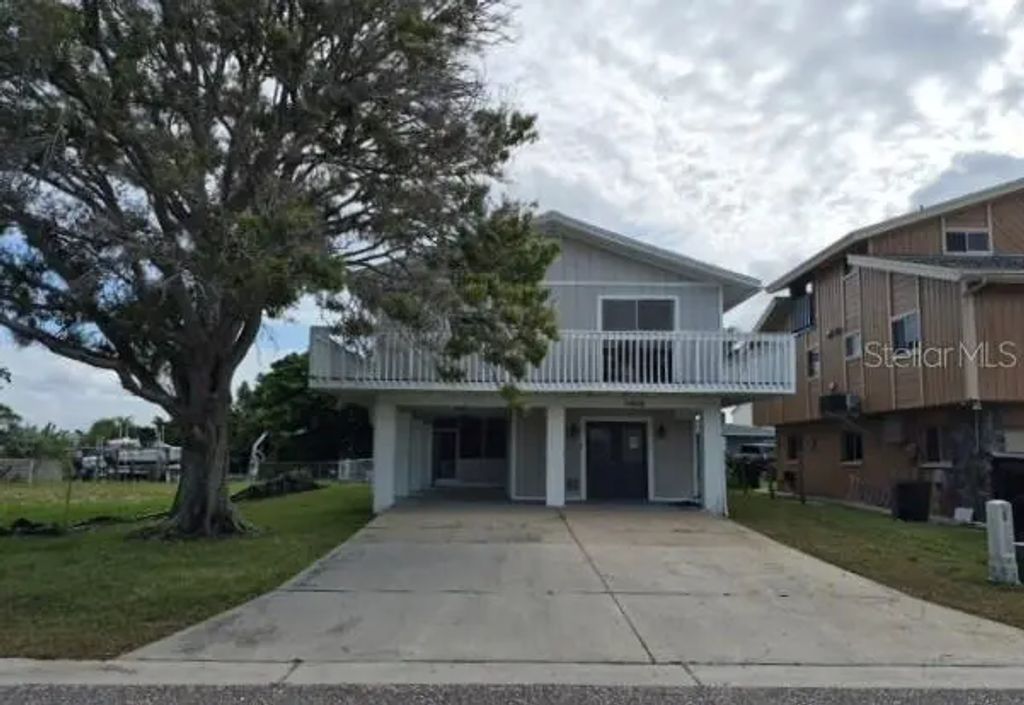 17603 1st Street E, ST. PETERSBURG