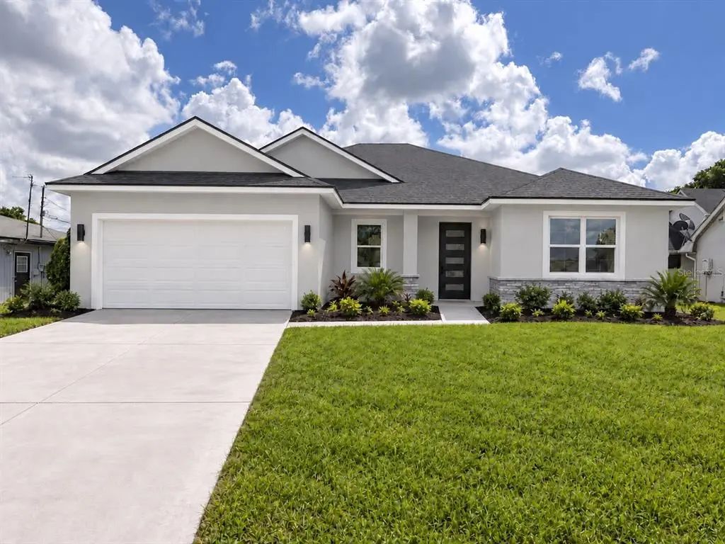 200 Memorial Drive, SEBRING