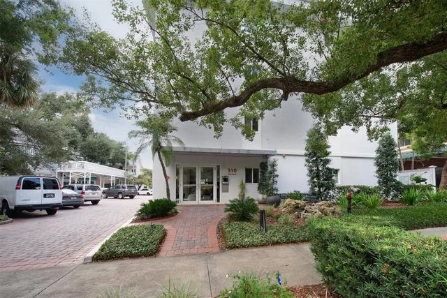 210 5th Avenue S 403, ST PETERSBURG