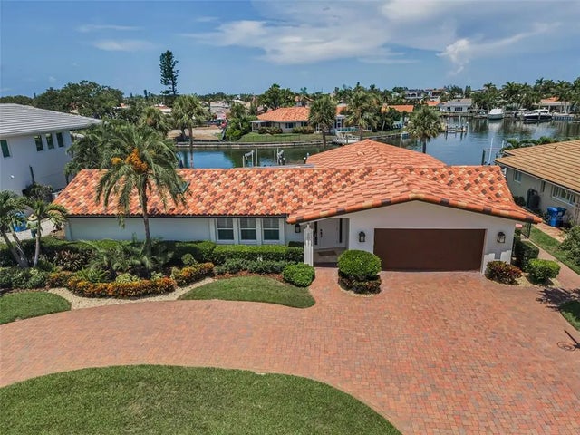 2057 Kansas Avenue Ne, ST PETERSBURG