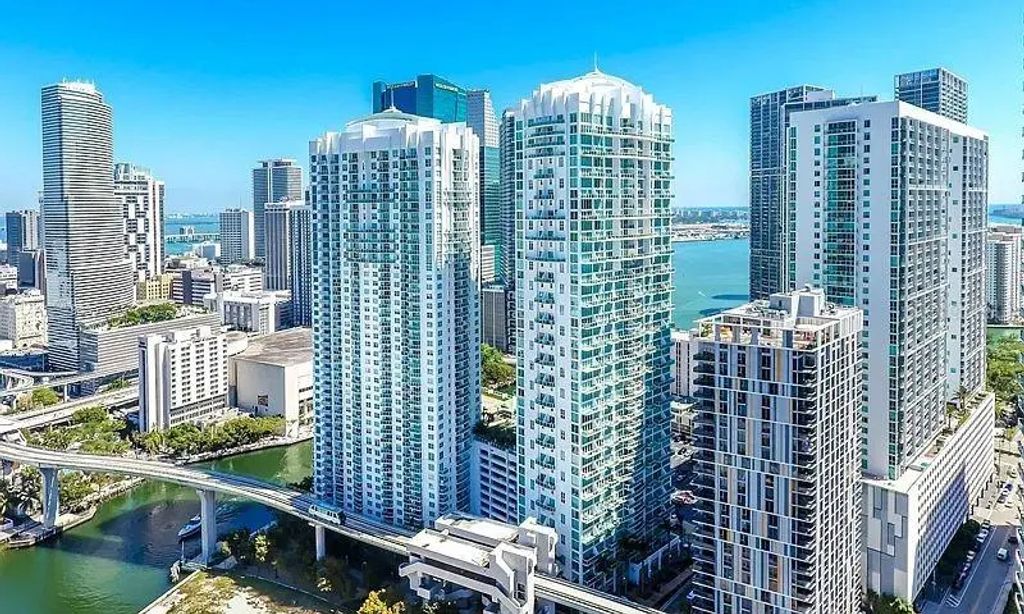 31 Se 5th Street 305, MIAMI