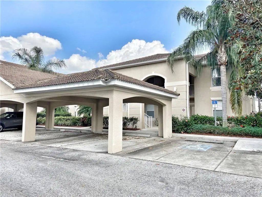 915 Fairwaycove Lane 208, BRADENTON