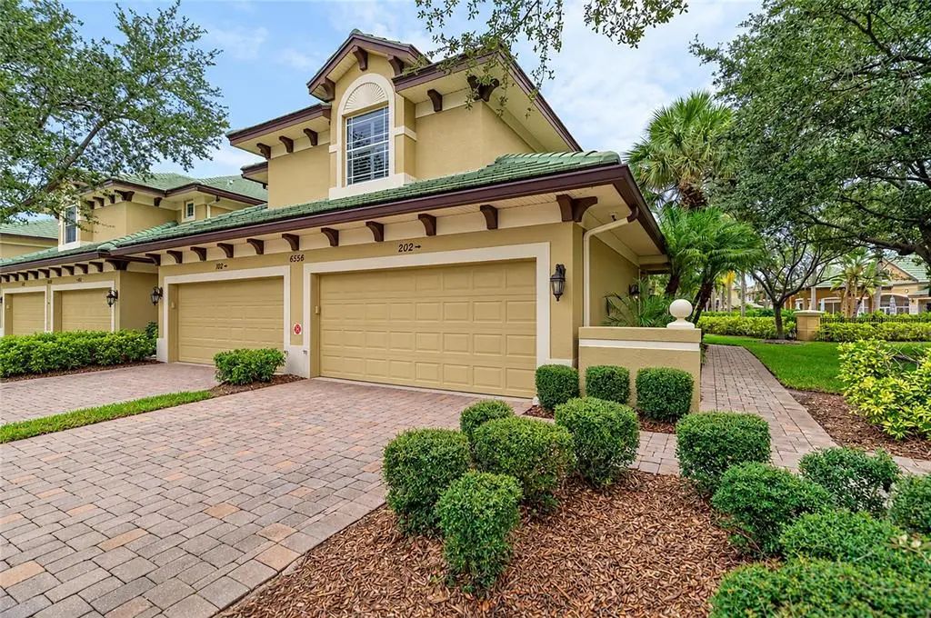 6556 Moorings Point Circle 202, LAKEWOOD RANCH