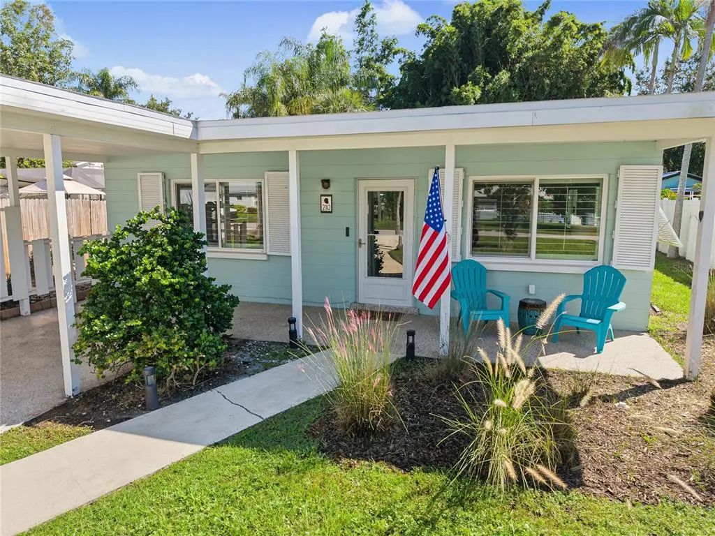 210 Briggs Court, SARASOTA