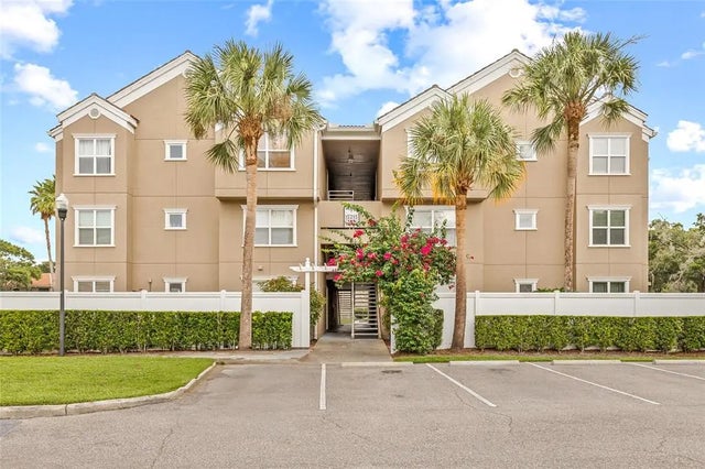 15215 Amberly Drive 1002, TAMPA