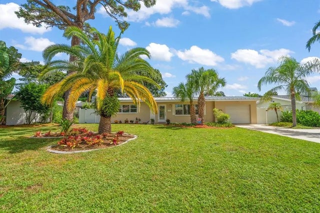 606 Palm Avenue, BELLEAIR
