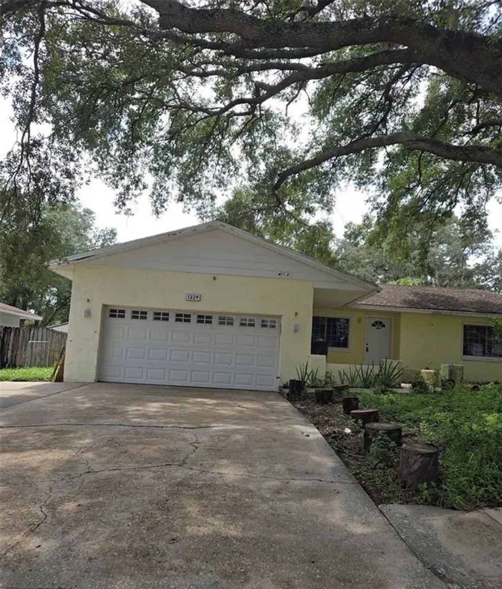 1229 Oak Valley Drive, SEFFNER