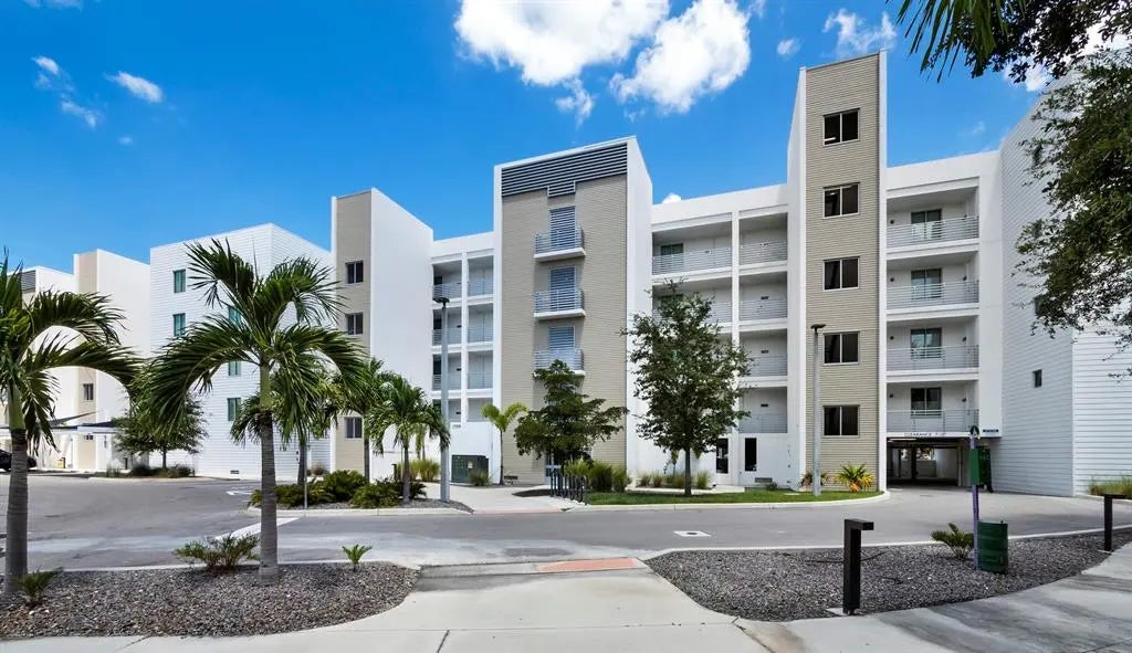 1709 N Tamiami Trail 525