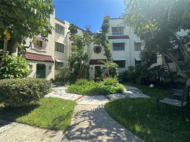 210 N 17th Street W 15, BRADENTON