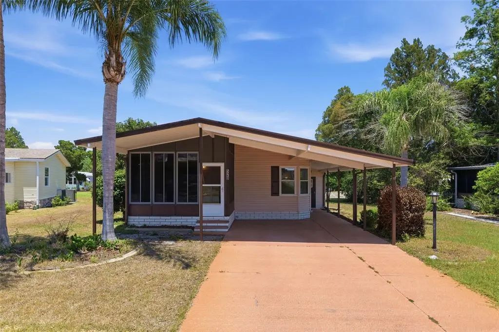 520 Tivoli Park Drive, DAVENPORT