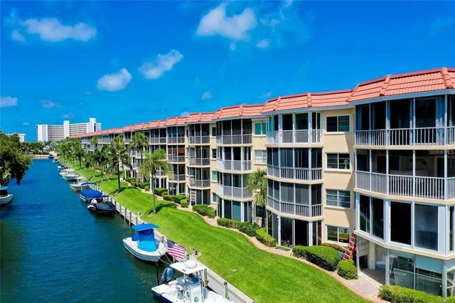 1250 N Portofino Drive 203, SARASOTA