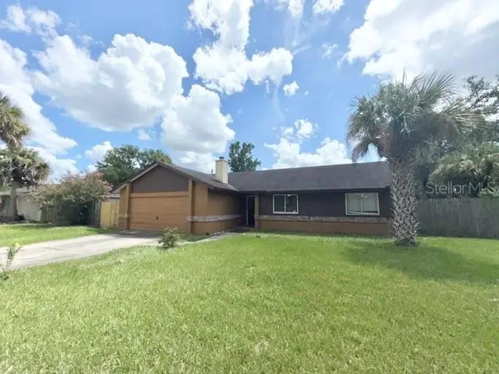 109 Margo Lane, LONGWOOD