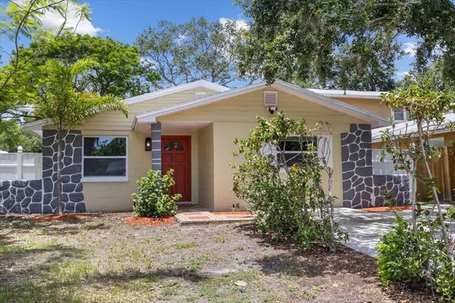 5611 Burlington Avenue N, ST PETERSBURG