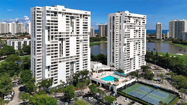 20225 Ne 34th Court 817, MIAMI