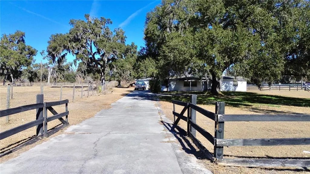 632 W Keysville Road, PLANT CITY