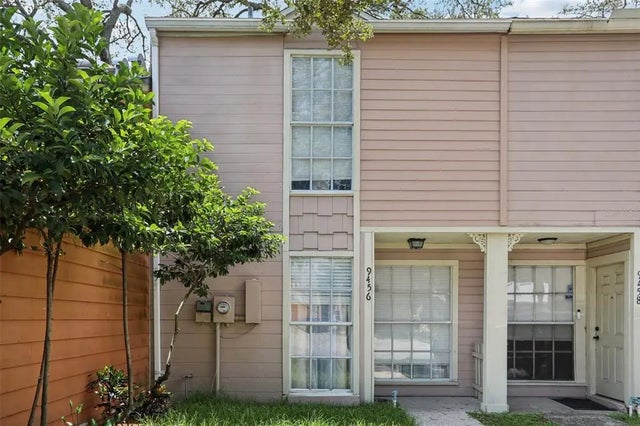 9456 Forest Hills Circle, TAMPA