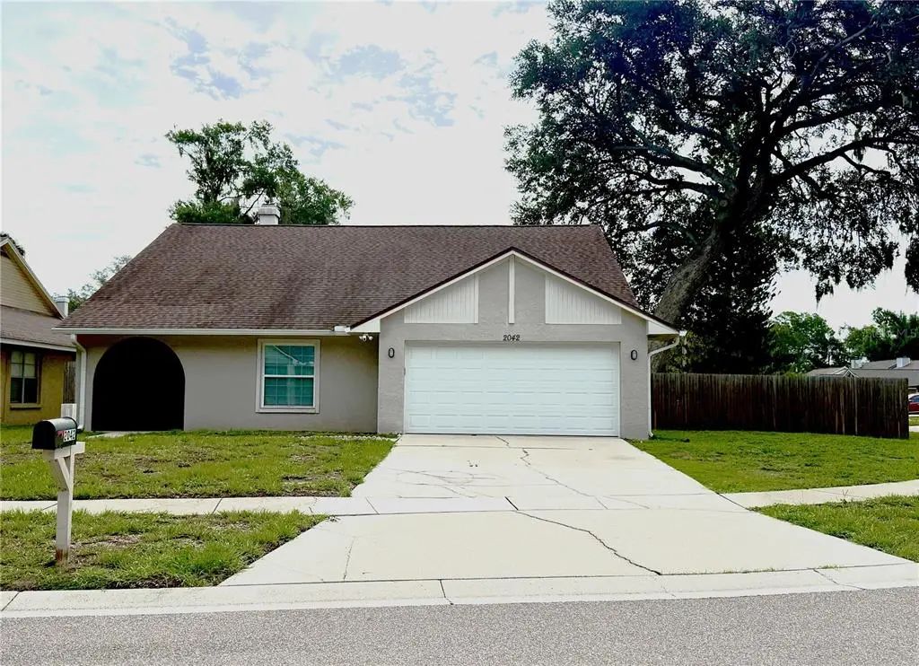2042 Shadow Pine Drive, BRANDON