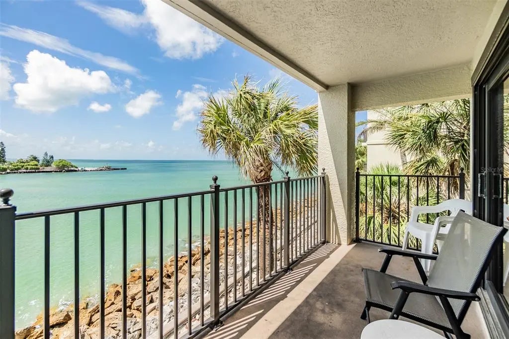 7403 Bayshore Drive 305, TREASURE ISLAND