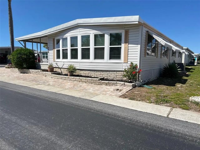 778 Royal Palm Circle, LARGO