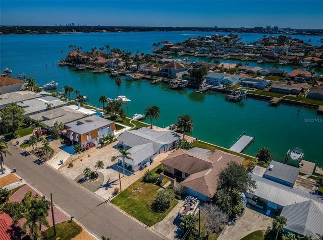 755 Capri Boulevard, TREASURE ISLAND