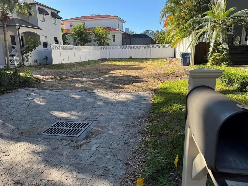 2705 W Bay Avenue, TAMPA