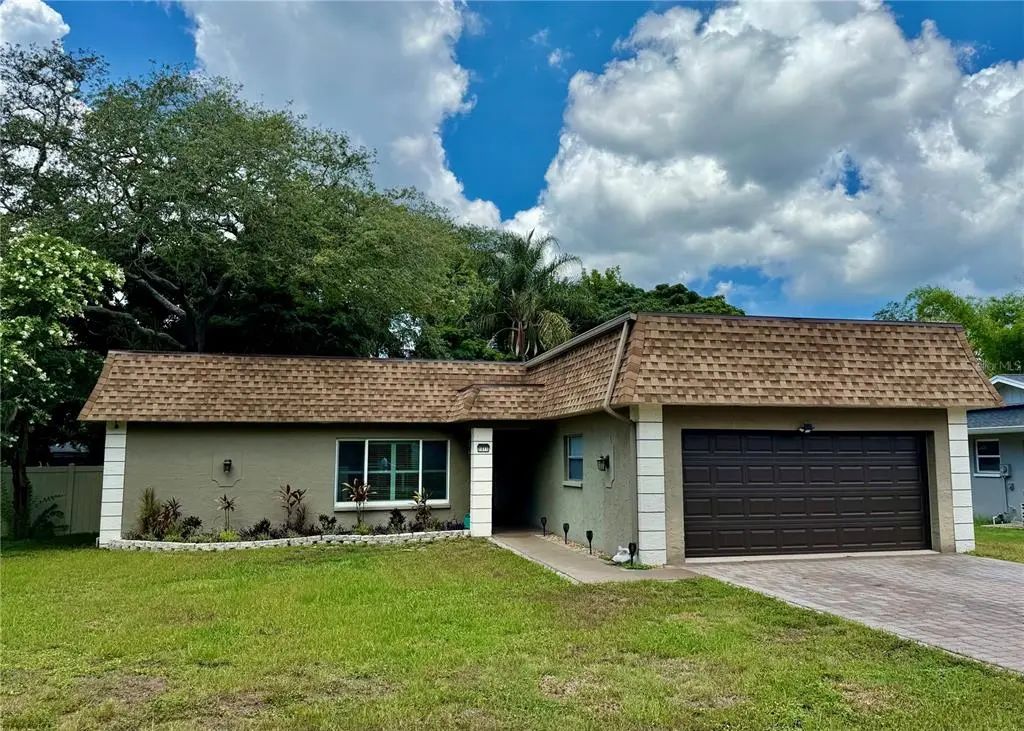 1011 Winding Oaks Drive, PALM HARBOR