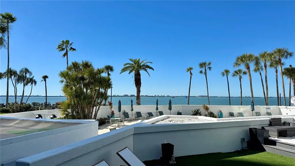 988 Blvd Of The Arts 109