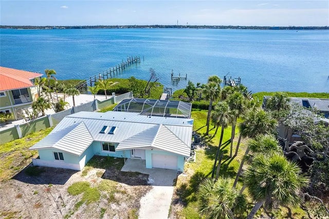 4093 Pelican Shores Circle, ENGLEWOOD