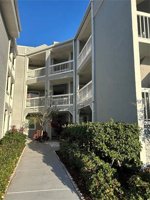 6924 Stones Throw Circle N 8306, ST PETERSBURG