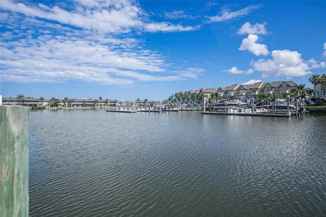 8719 Cove Court 10, TAMPA