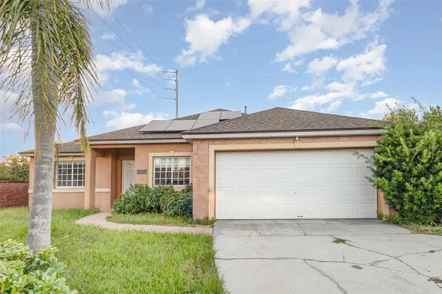 105 Paradise Woods Court, DAVENPORT