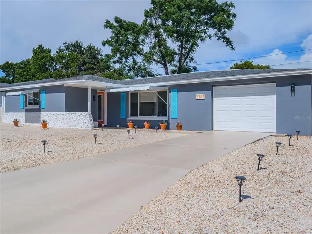 3702 Kingsbury, HOLIDAY
